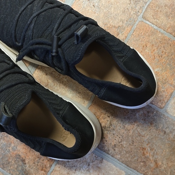 UGG |Kinney Sneakers | Size 7.5​ - Picture 6 of 8